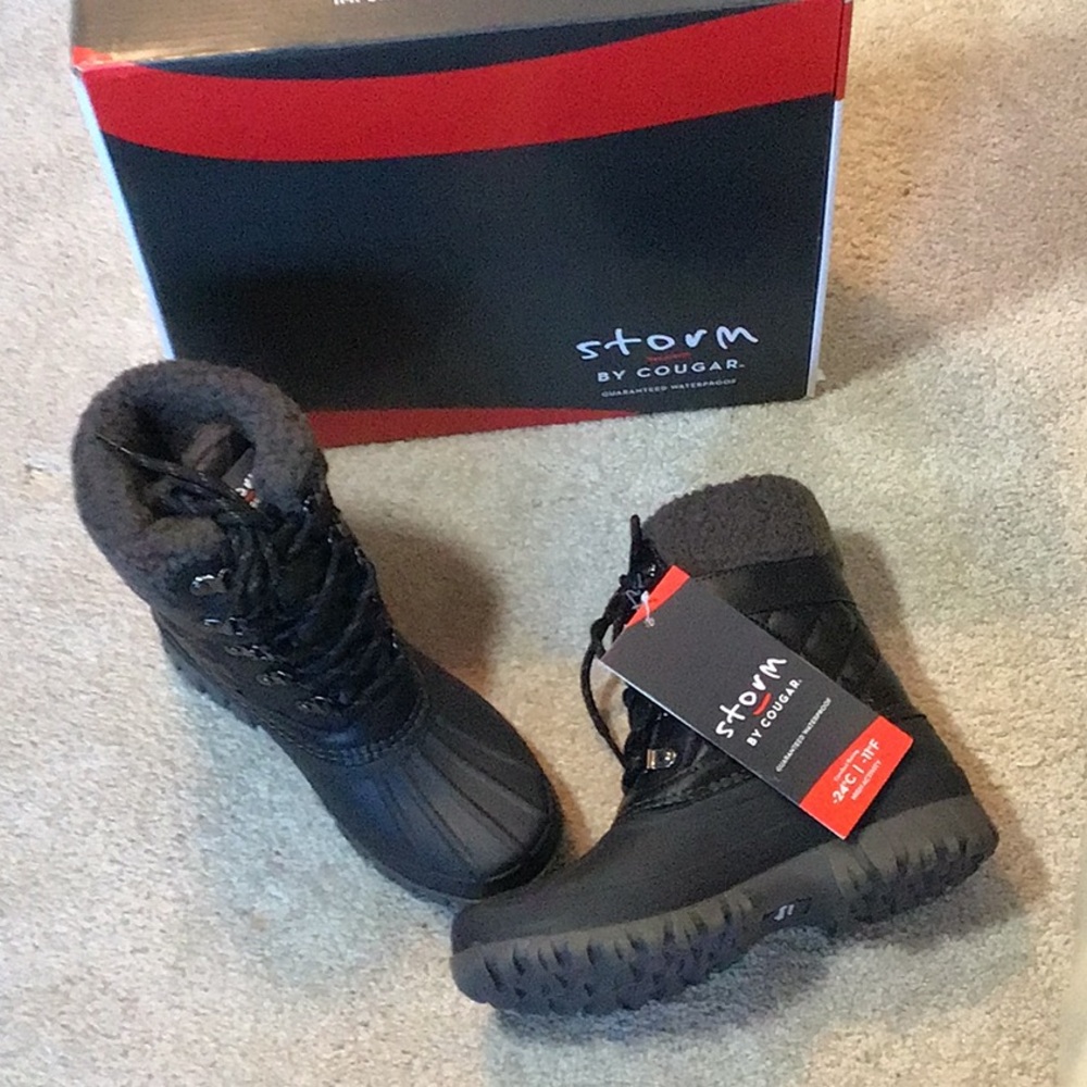 NWB Storm boots black by Cougar